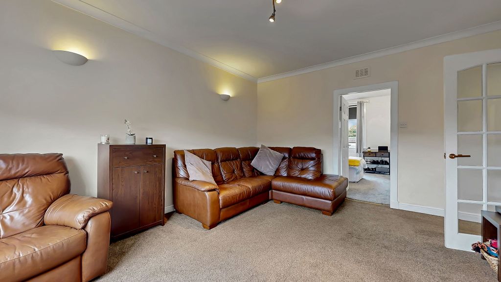 Property photo 3 of 19 16-Web-Or-Mls-271 Thornhill Road_7