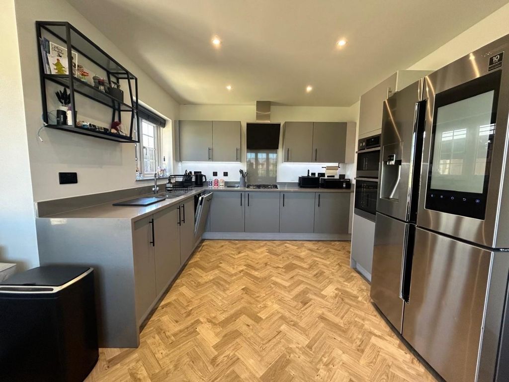 Property photo 3 of 11 13.Jpg