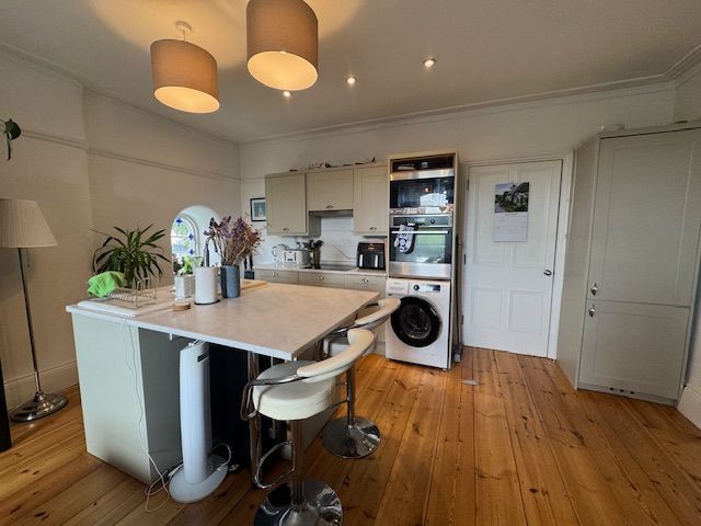 Property photo 3 of 18 Kitchen