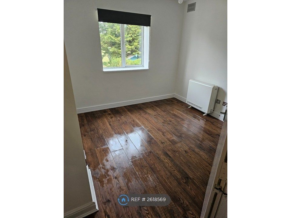 Property photo 1 of 4 Living Area