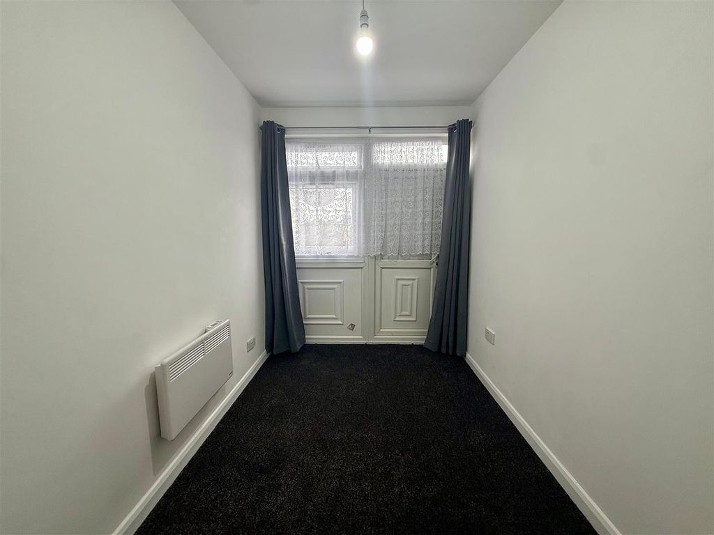 Property photo 3 of 10 Bedroom 1