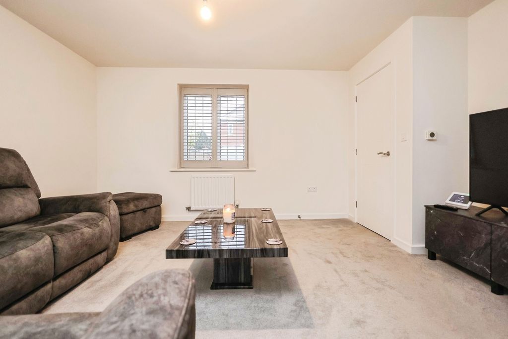 Property photo 3 of 17 Photo