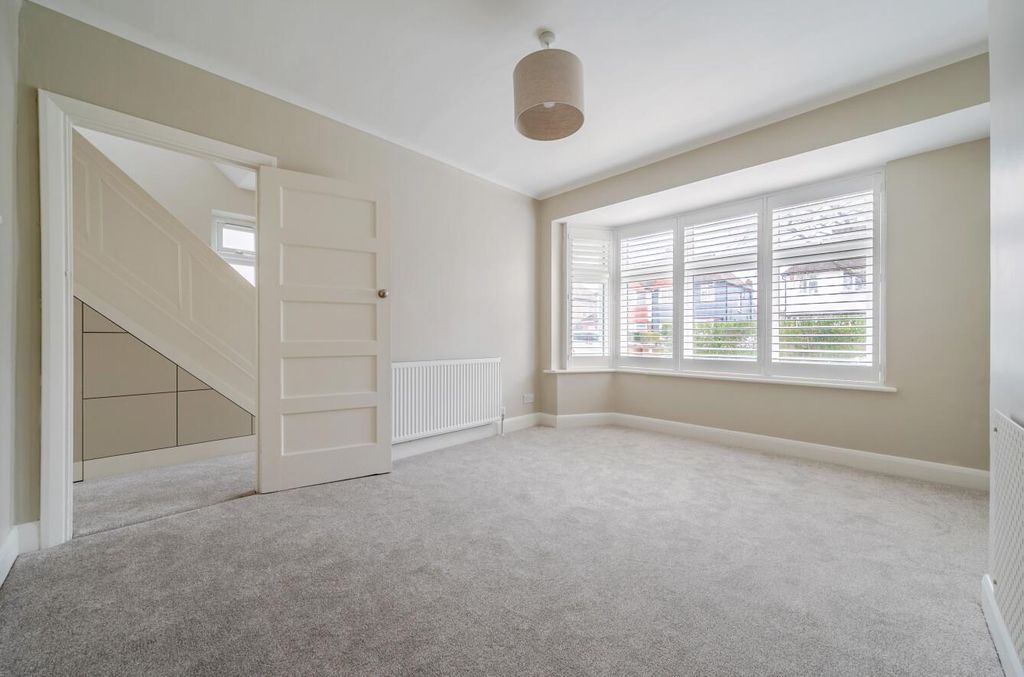 Property photo 3 of 12 Front Reception.Jpg