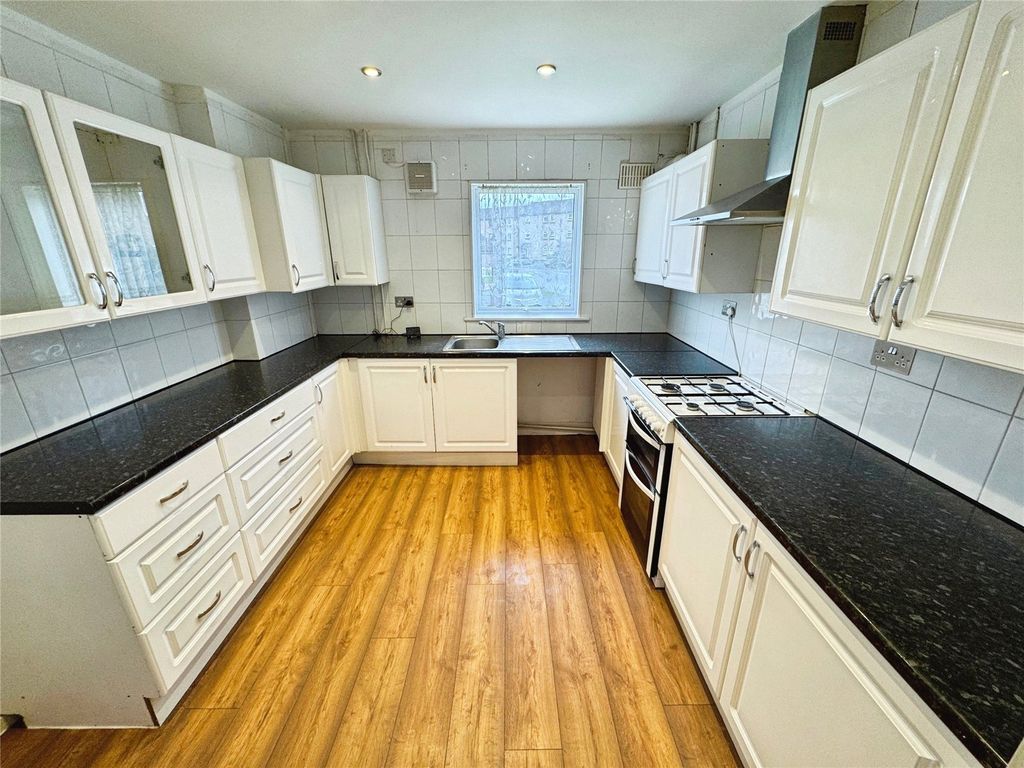 Property photo 2 of 9 Kitchen