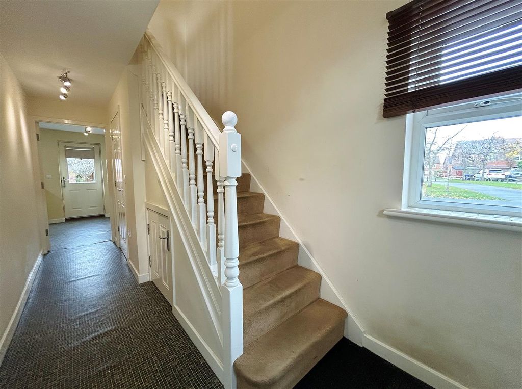 Property photo 2 of 14 Hall