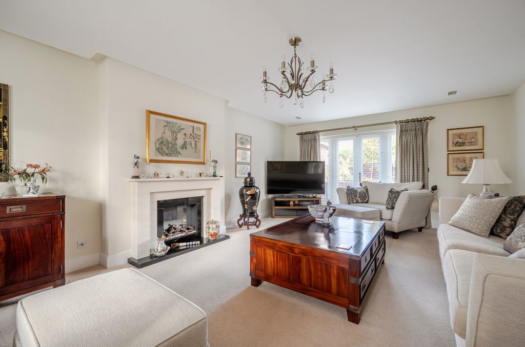 Property photo 2 of 19 6-6A85c956B4678-1...