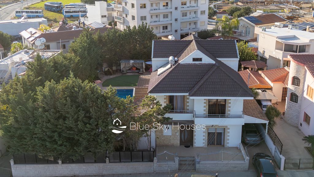 Property photo 1 of 33