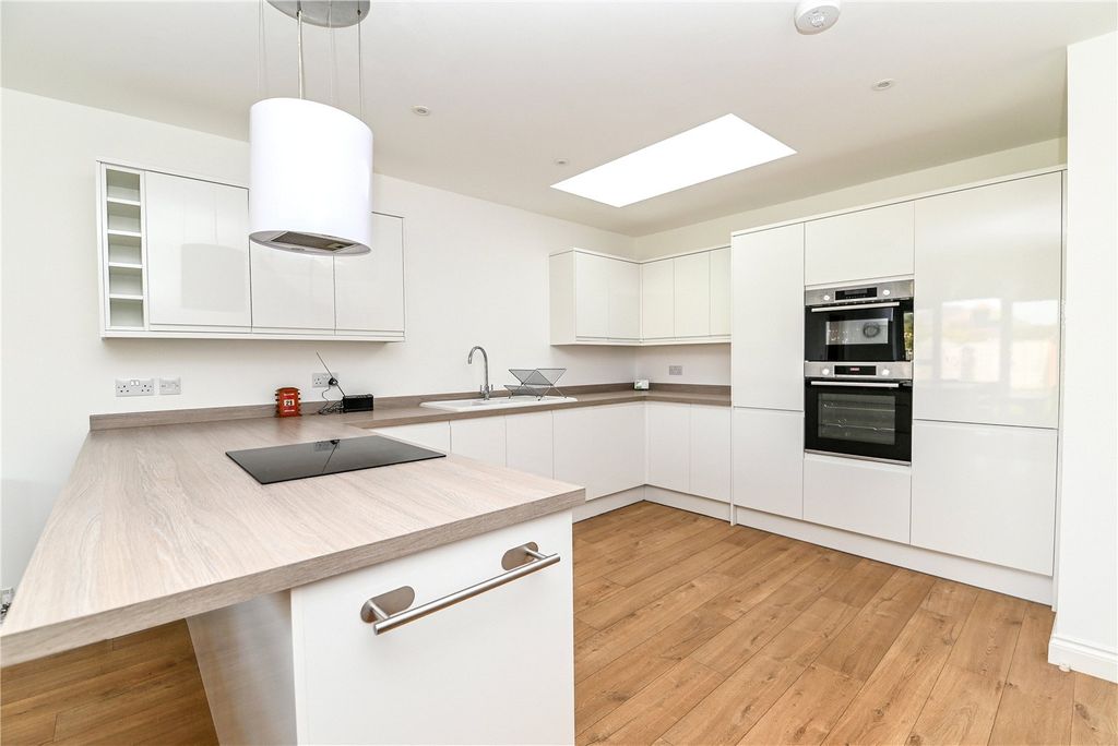 Property photo 2 of 19 Picture No. 04