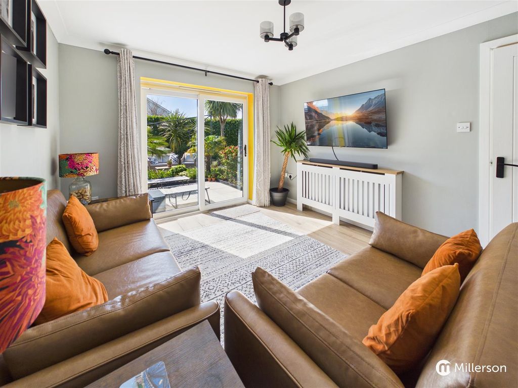 Property photo 3 of 23 Living/Dining Room