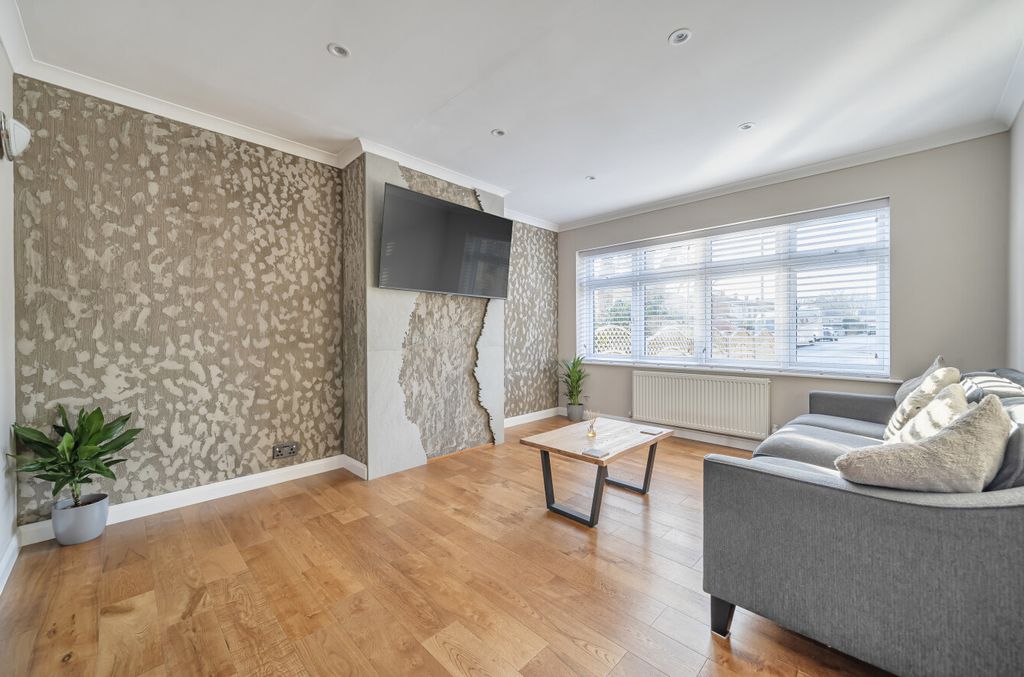 Property photo 3 of 14 1396613-12-695d2B...