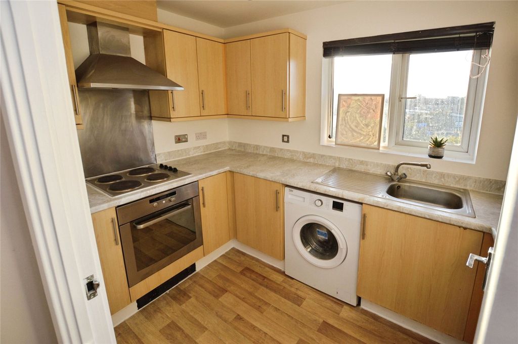 Property photo 2 of 12 Kitchen