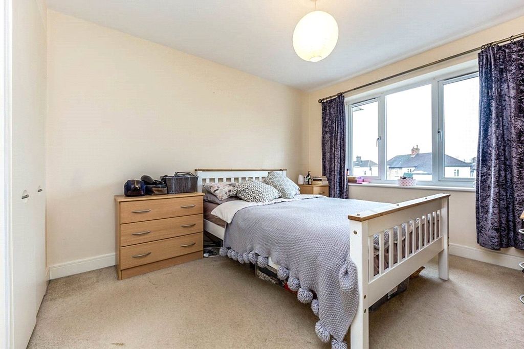 Property photo 2 of 9 Master Bedroom