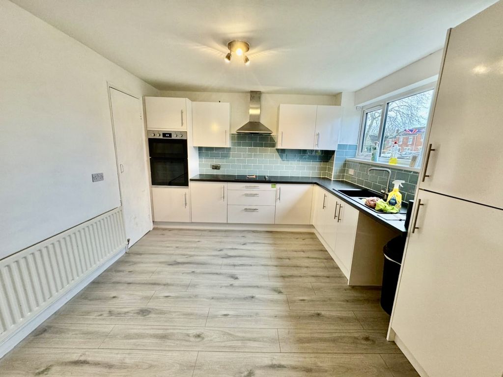 Property photo 3 of 16 4B707291-A807-4E7E-9020-8E4D52C74283