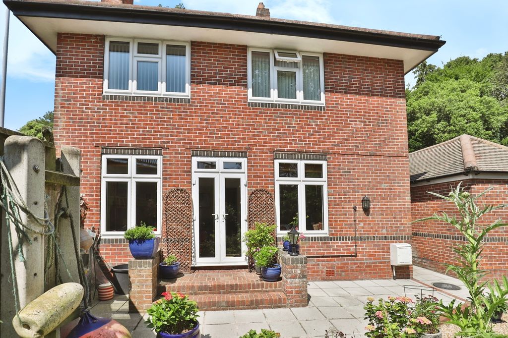 Property photo 2 of 17 Photo