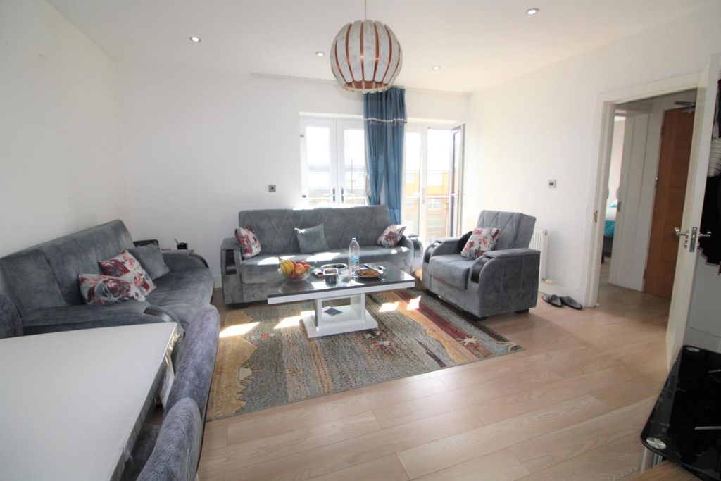 Property photo 3 of 8