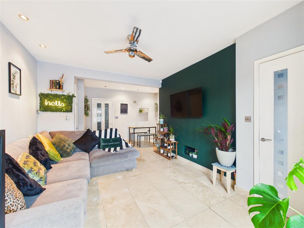 Property photo 3 of 11 Cam05451G0-Pr0093-Still007.Jpg