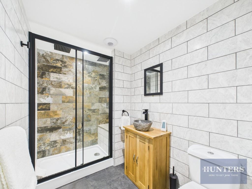 Property photo 2 of 8 Bathroom