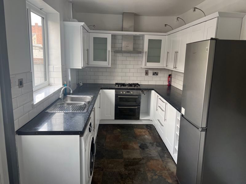 Property photo 3 of 9 Kitchen