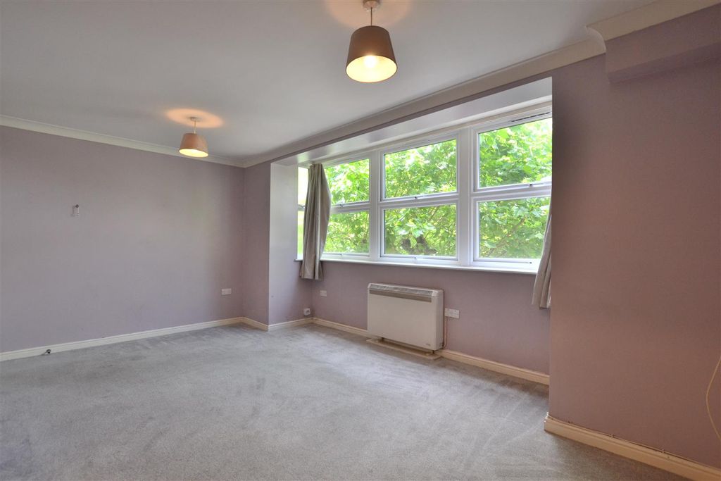 Property photo 2 of 11 Living Room