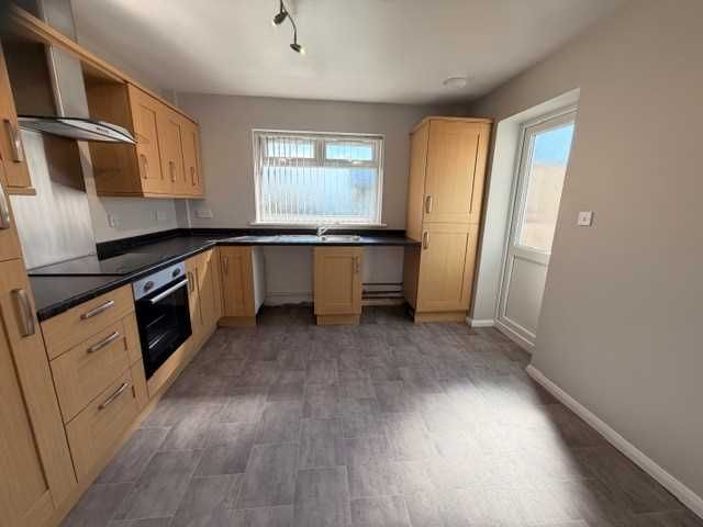 Property photo 2 of 9 Kitchen