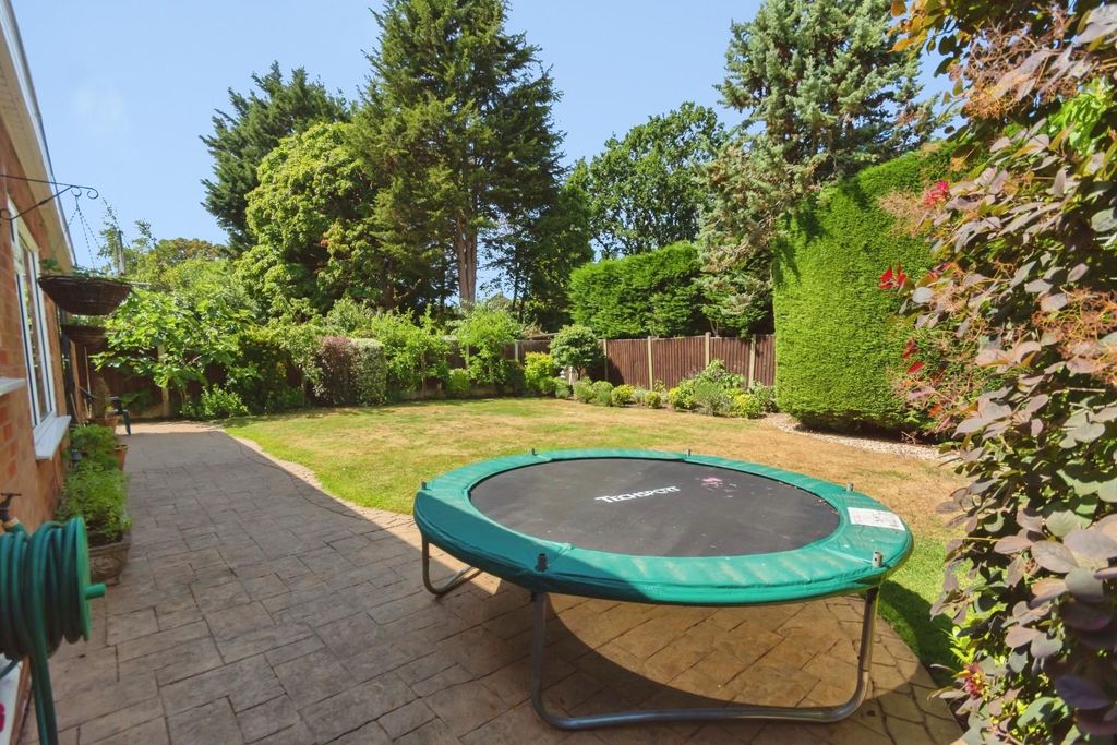 Property photo 3 of 19 Garden