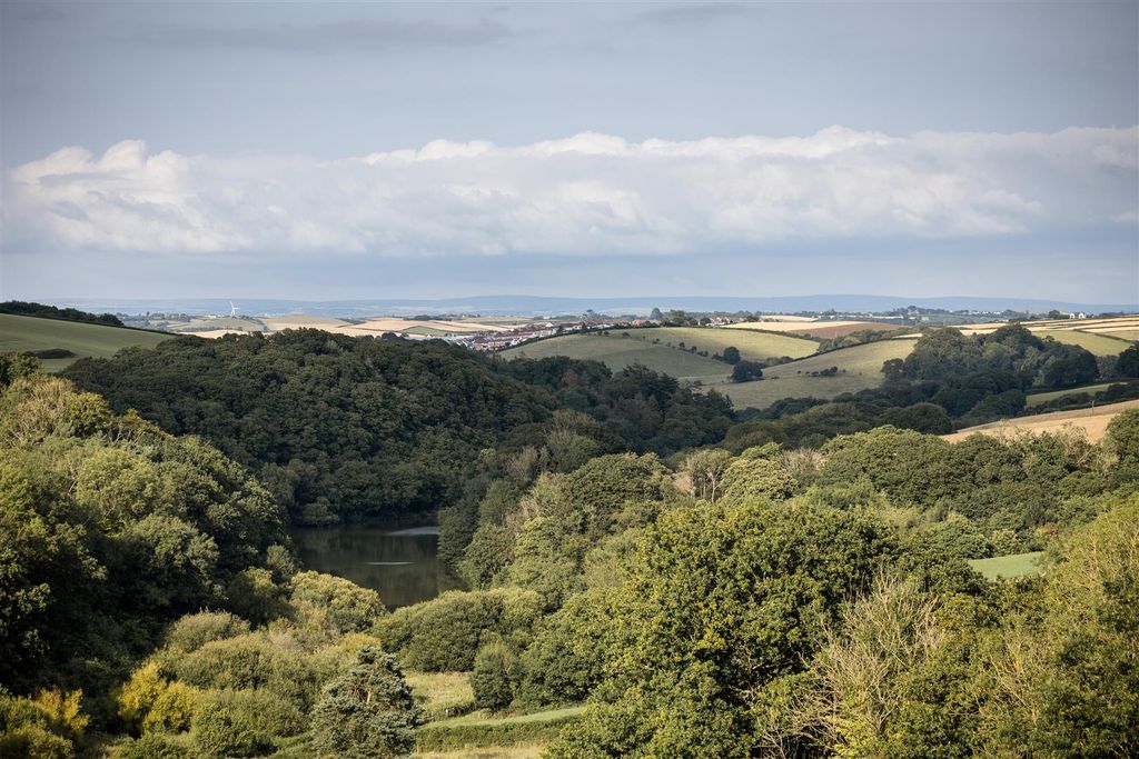 Property photo 3 of 47 Robin Hill Farm View