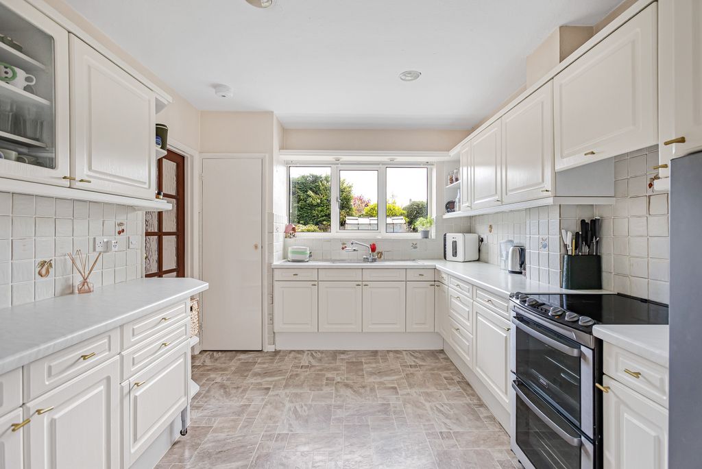 Property photo 3 of 21 Kitchen