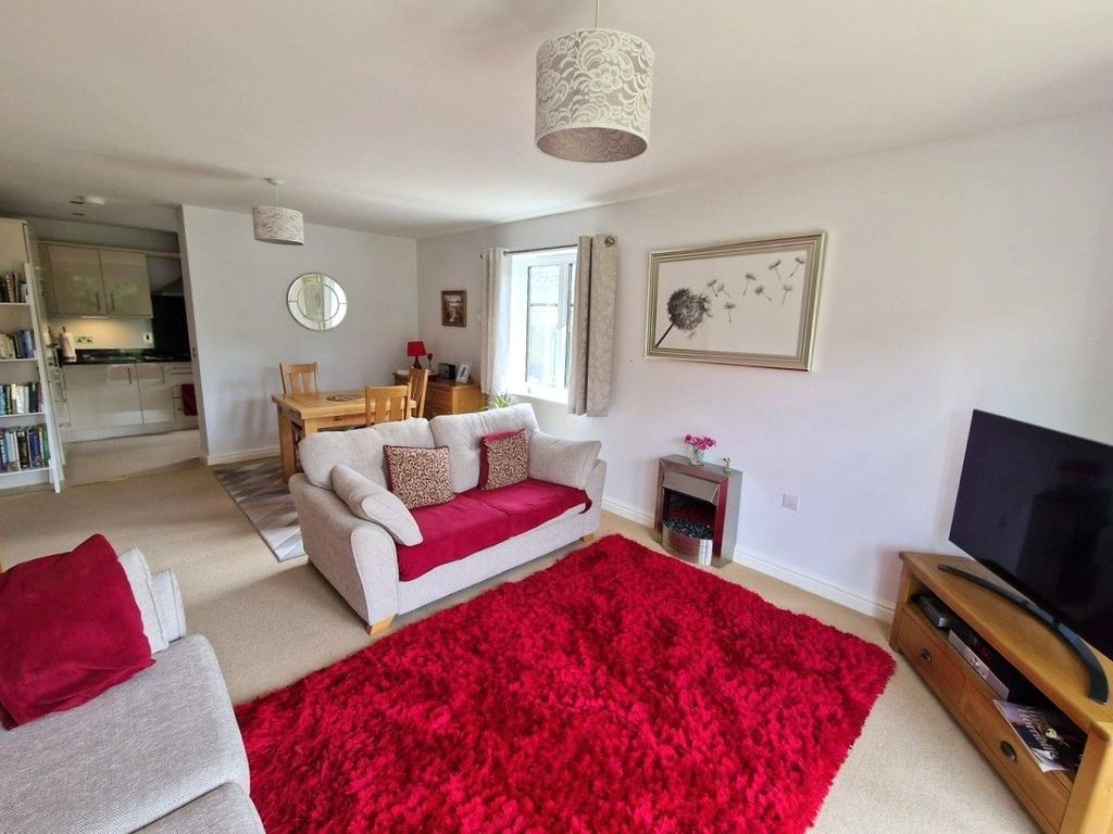 Property photo 2 of 11