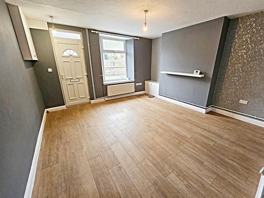 Property photo 2 of 11 Lounge