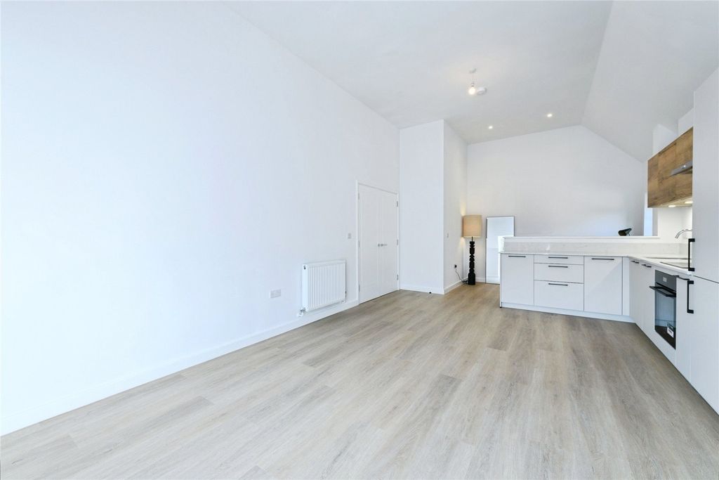 Property photo 3 of 13 Picture No. 15