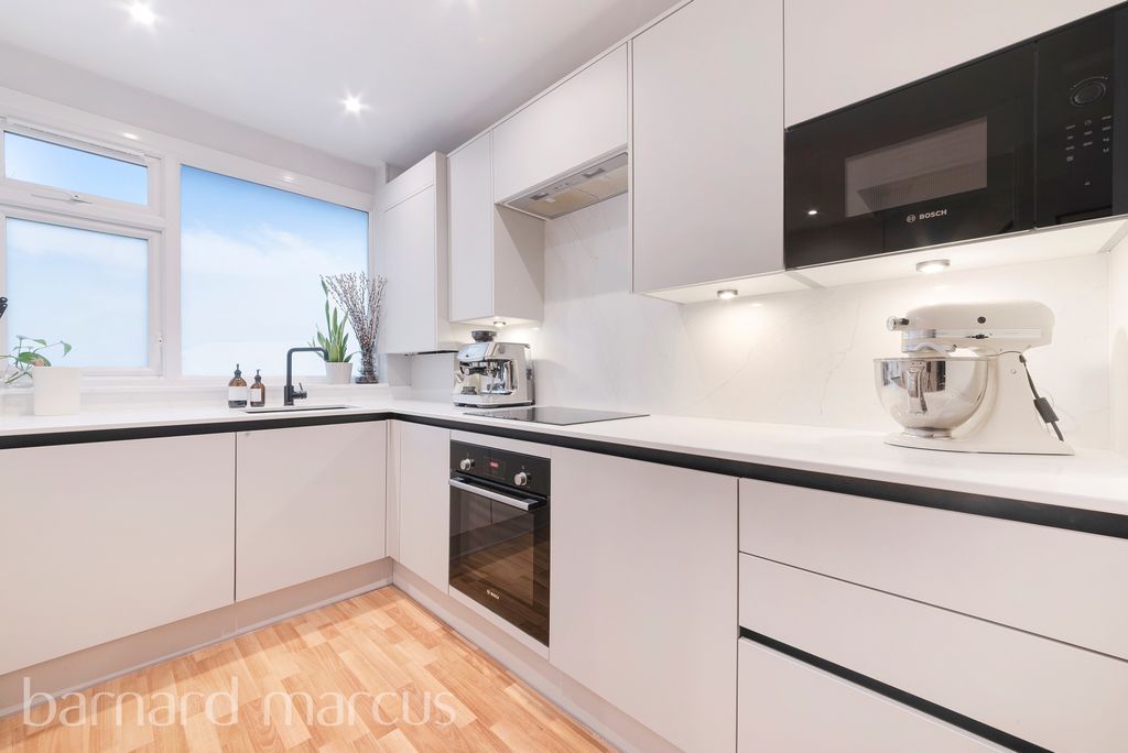 Property photo 2 of 9 Kitchen