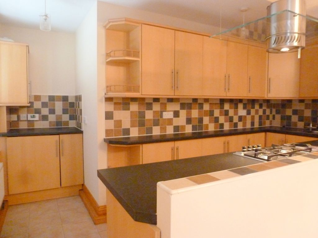Property photo 3 of 10 Kitchen