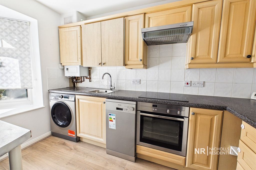 Property photo 3 of 11 Kitchen Area