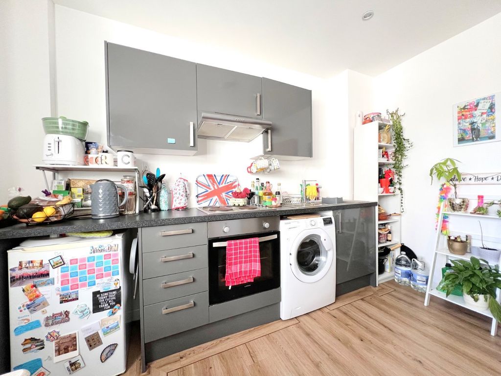 Property photo 2 of 8 Picture No. 17