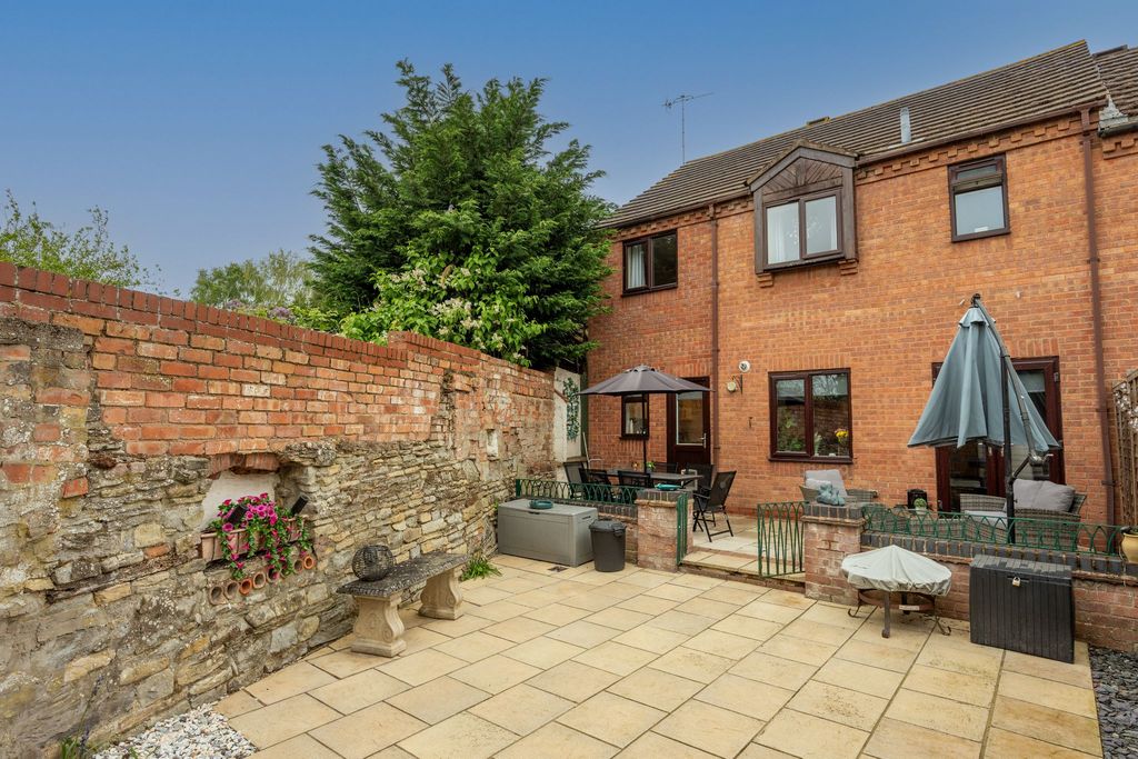 Property photo 2 of 25 Photograph 2