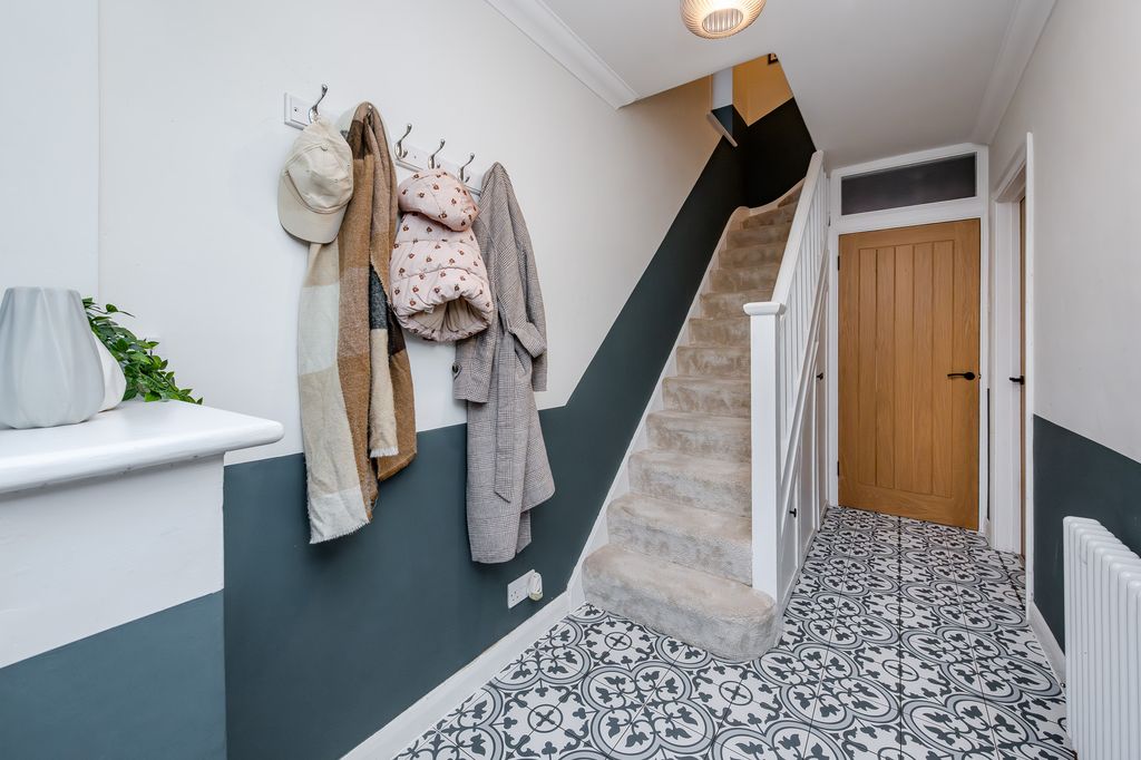 Property photo 3 of 25