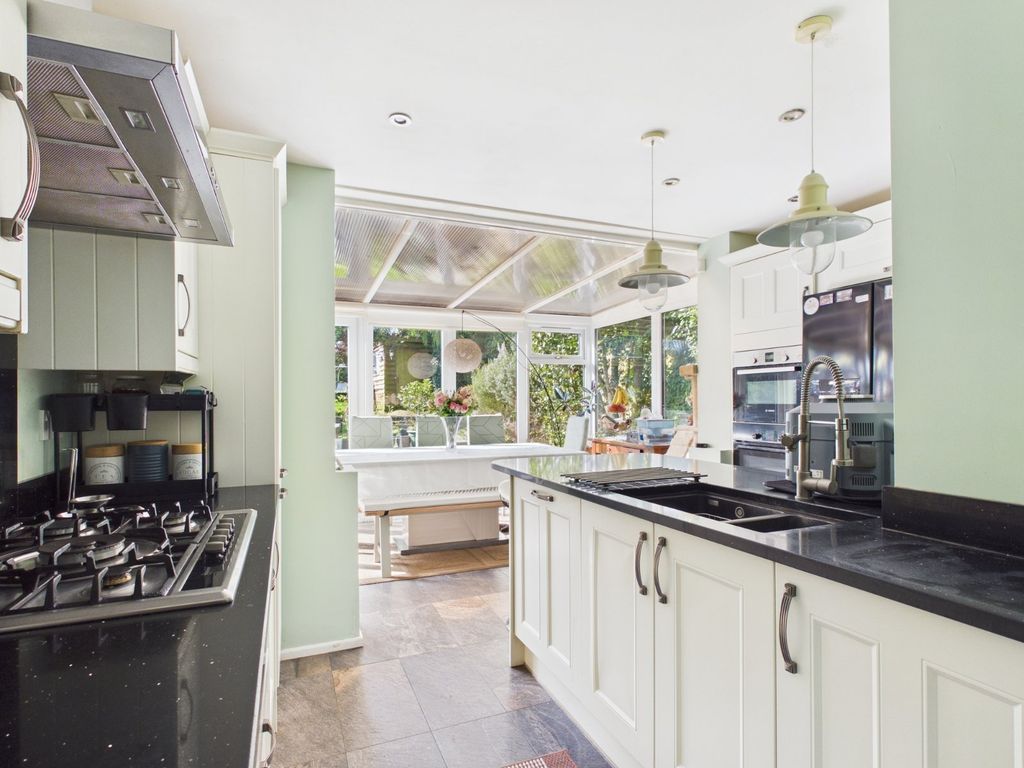 Property photo 2 of 18 Kitchen