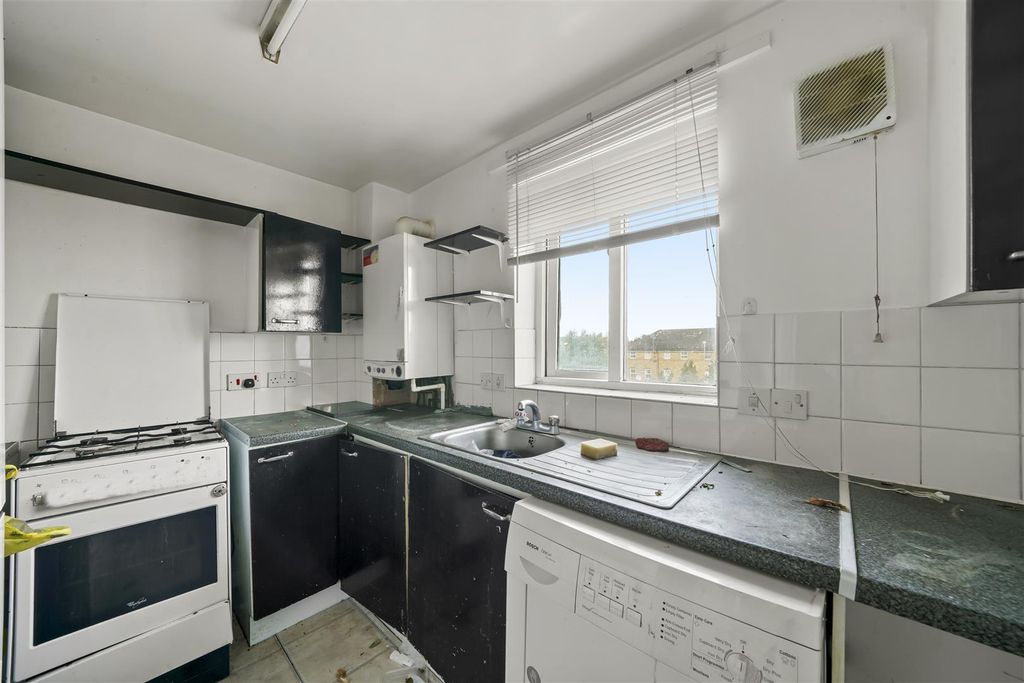 Property photo 3 of 5 Flat 9, Worley Court, 1 Sandifer Drive,  - Whffa3Z