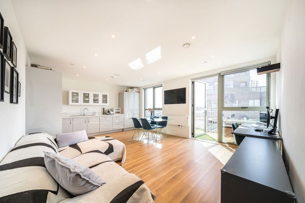 Property photo 2 of 9