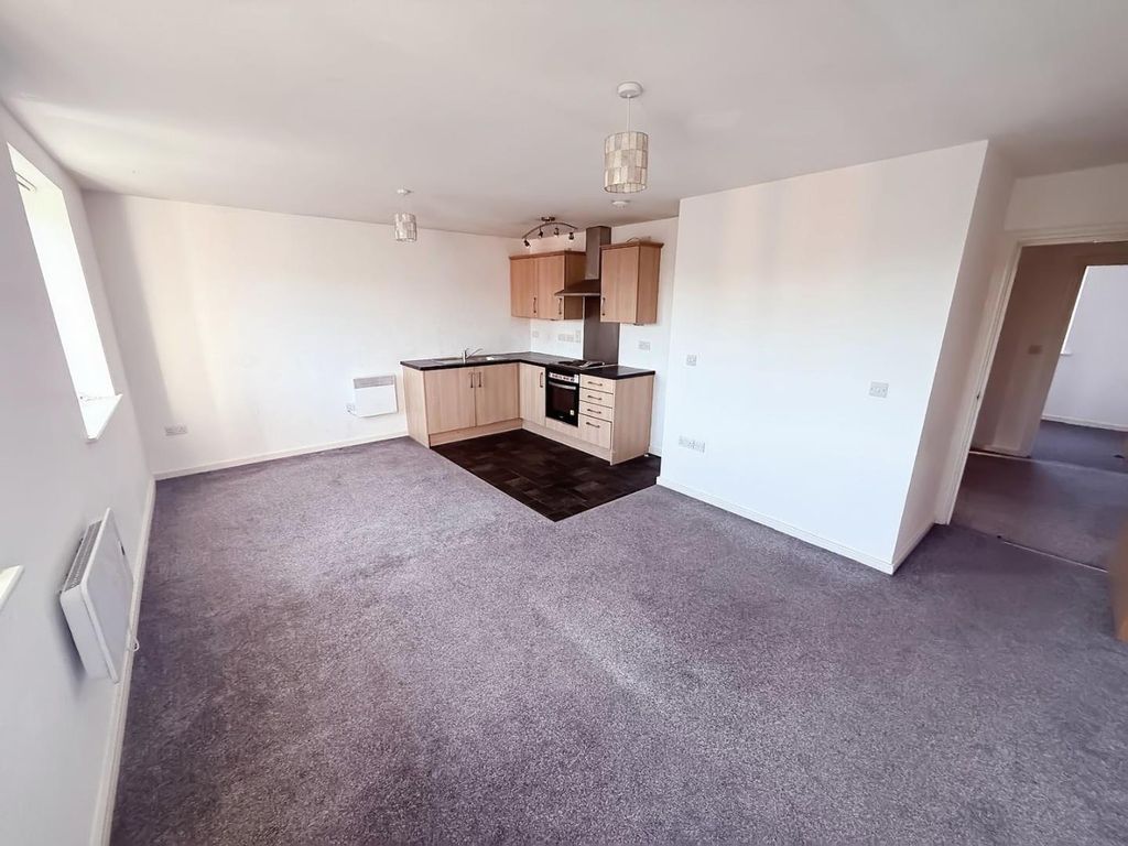 Property photo 3 of 10 Lounge/Kitchen