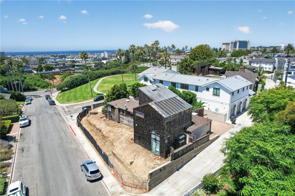 Property photo 1 of 33
