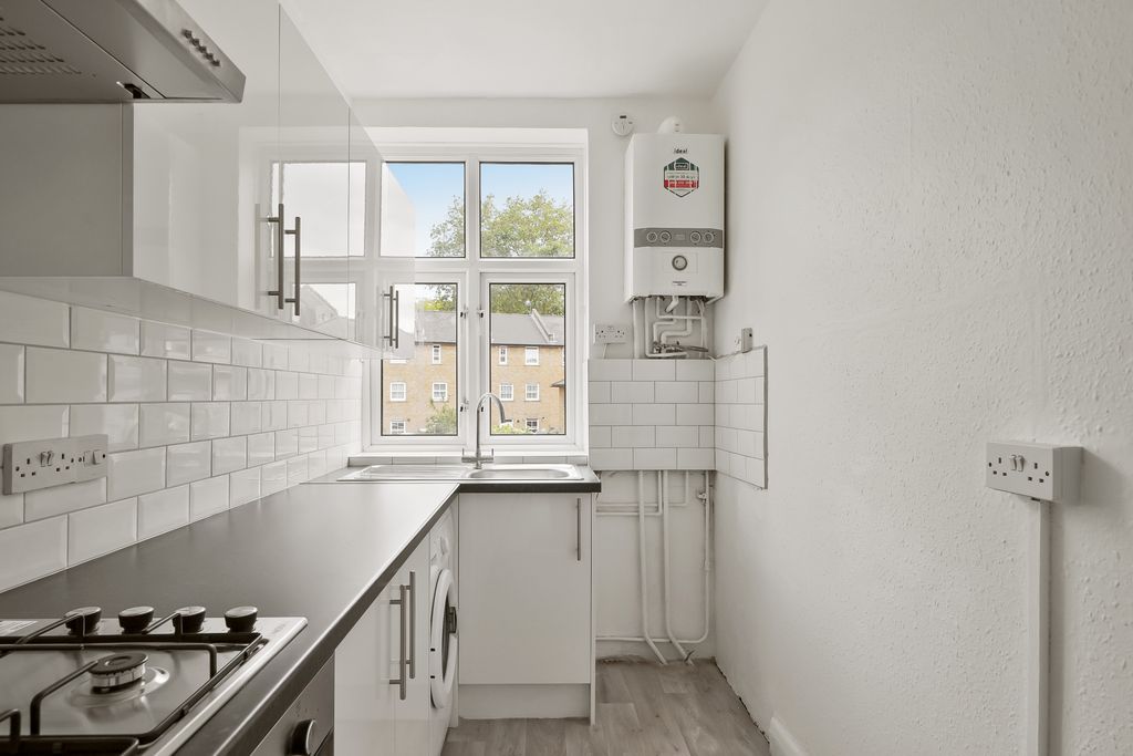Property photo 2 of 8 Kitchen
