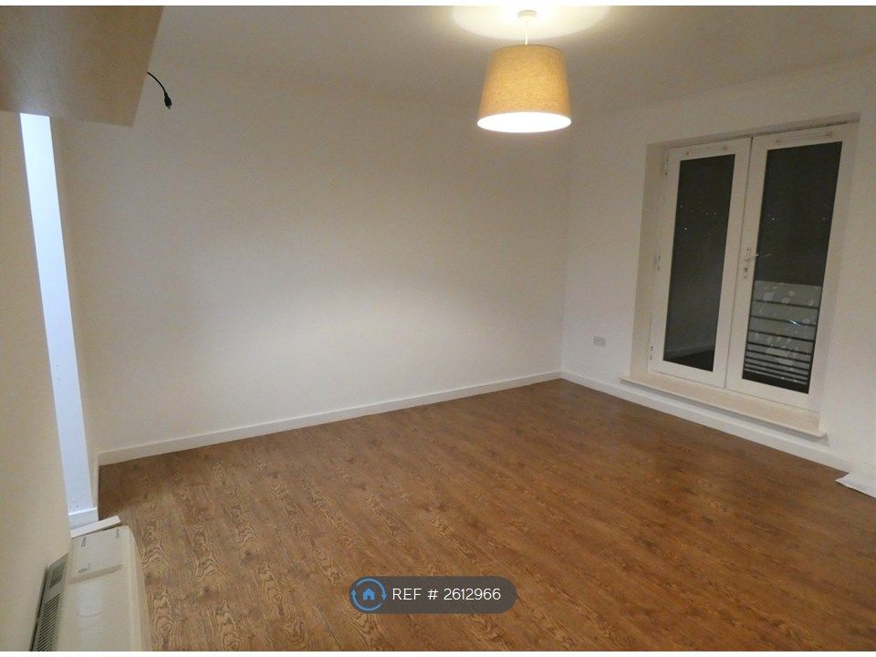 Property photo 2 of 6 Lounge1