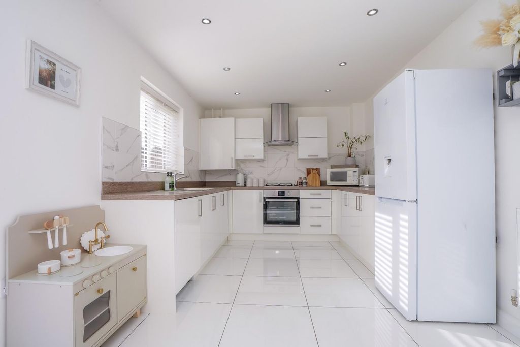 Property photo 2 of 27 9 Waddington Drive, Snaith, Dn14 9Fa_Dsc00873.Jpg