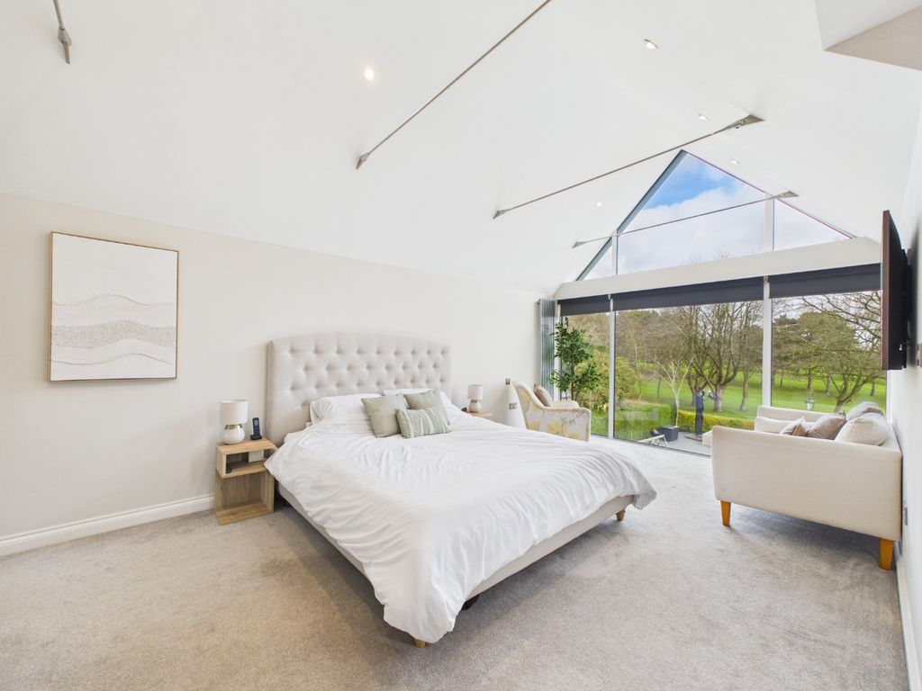 Property photo 2 of 28 4816315