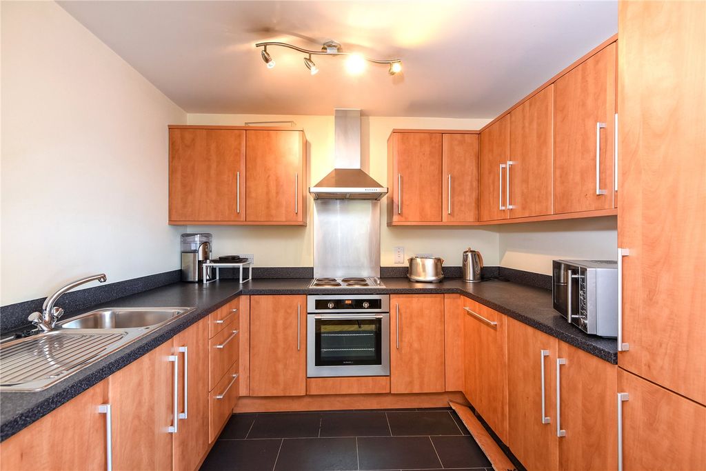 Property photo 2 of 7 Kitchen