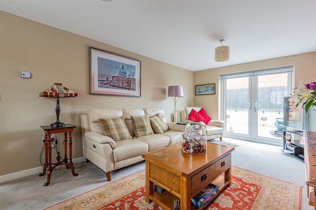 Property photo 3 of 15 Picca Close 28-5.Jpg