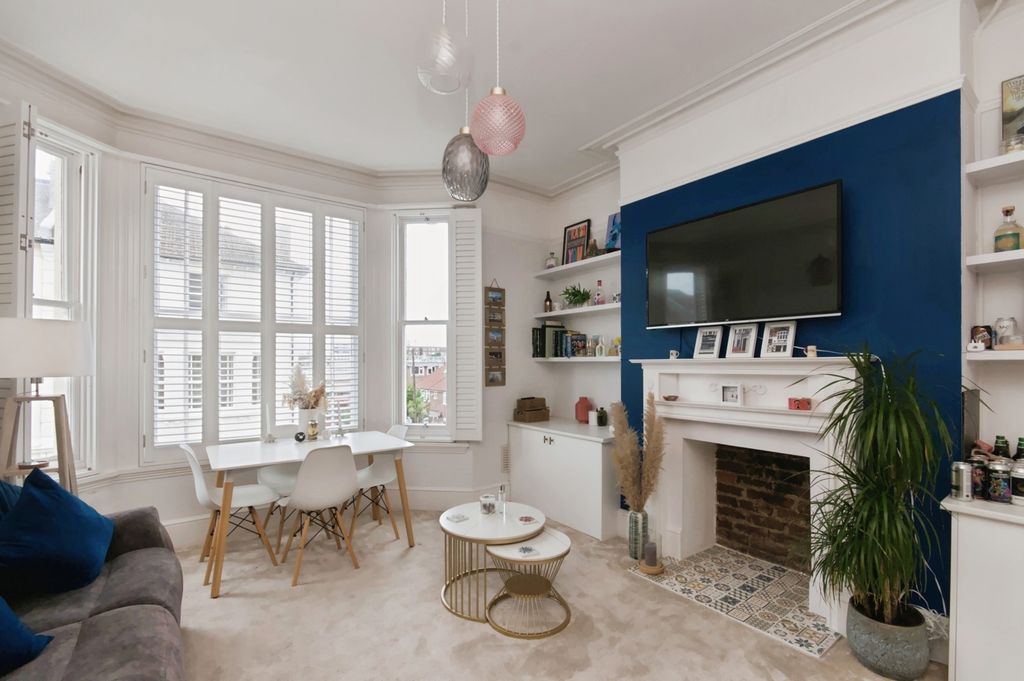 Property photo 1 of 17 Pbox-Img.Jpg