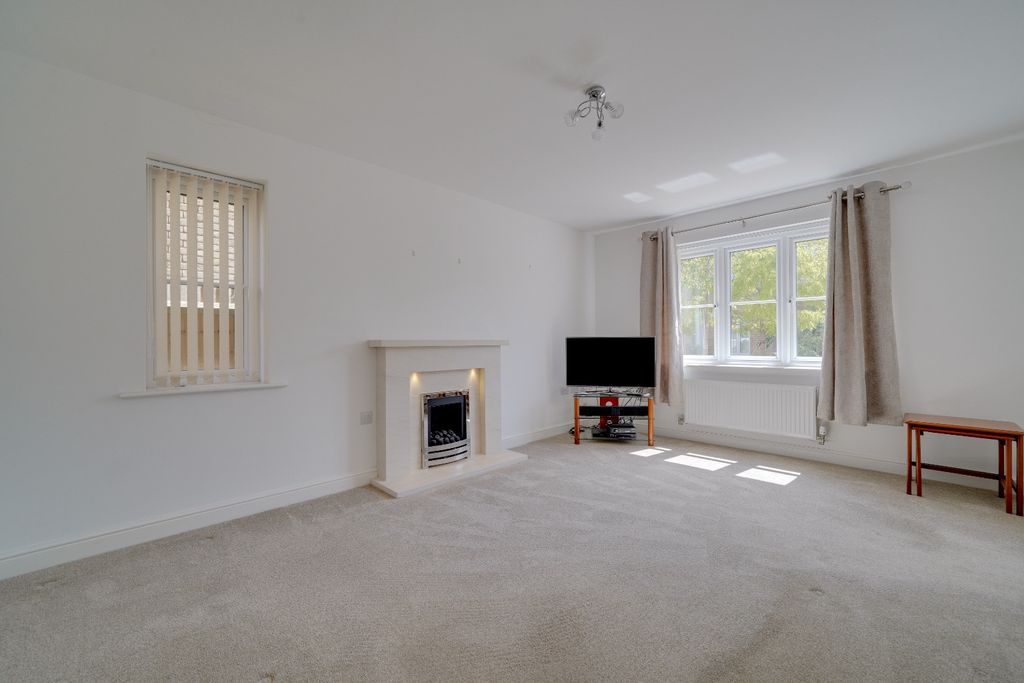 Property photo 2 of 20 4259361