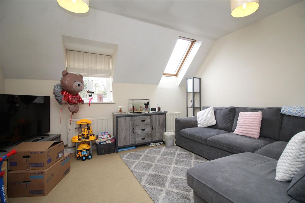 Property photo 2 of 7 Living Room .Jpg